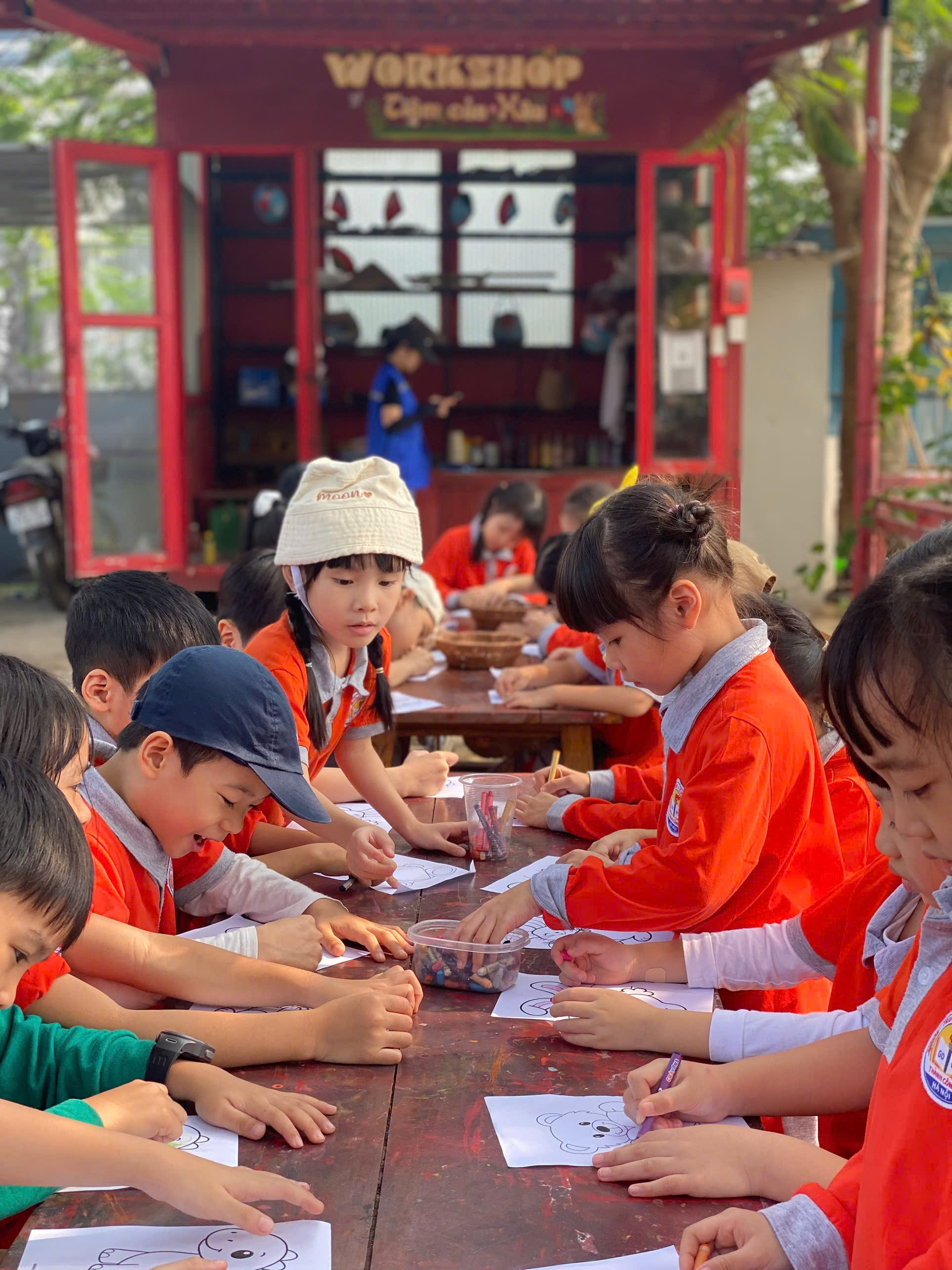 A group of children sitting at a table
AI-generated content may be incorrect.