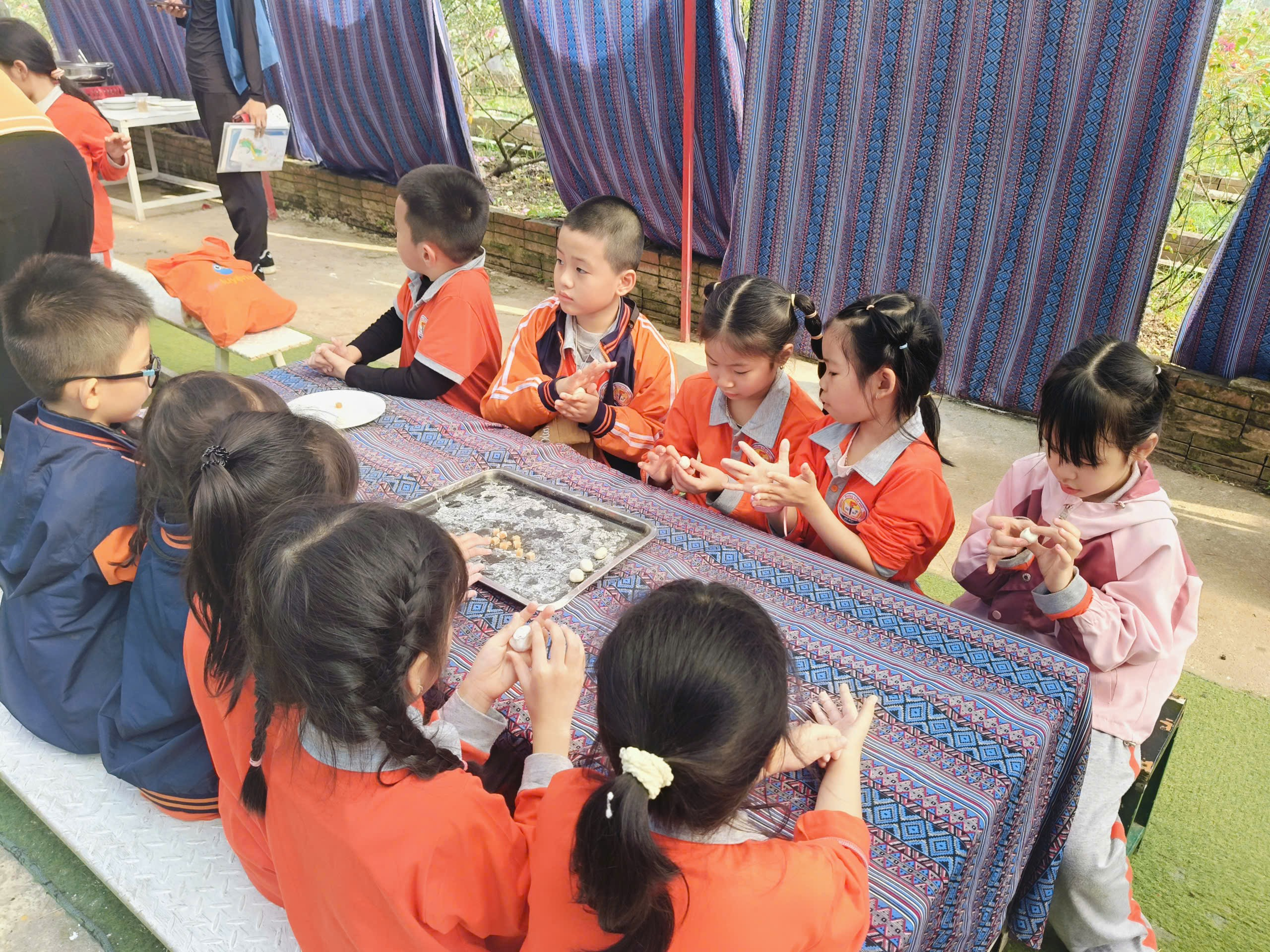 A group of children sitting at a table
AI-generated content may be incorrect.