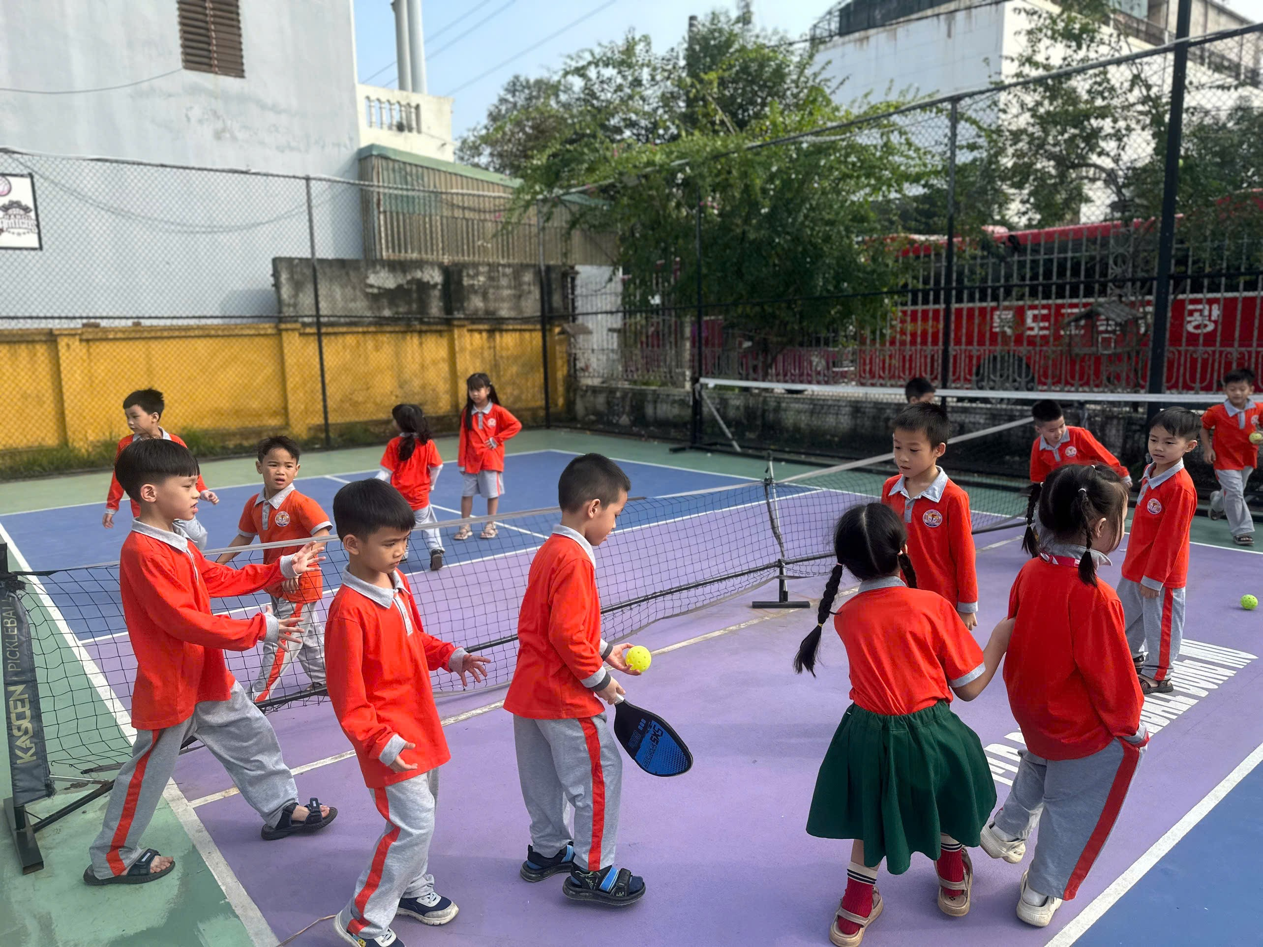 A group of children on a tennis court
AI-generated content may be incorrect.