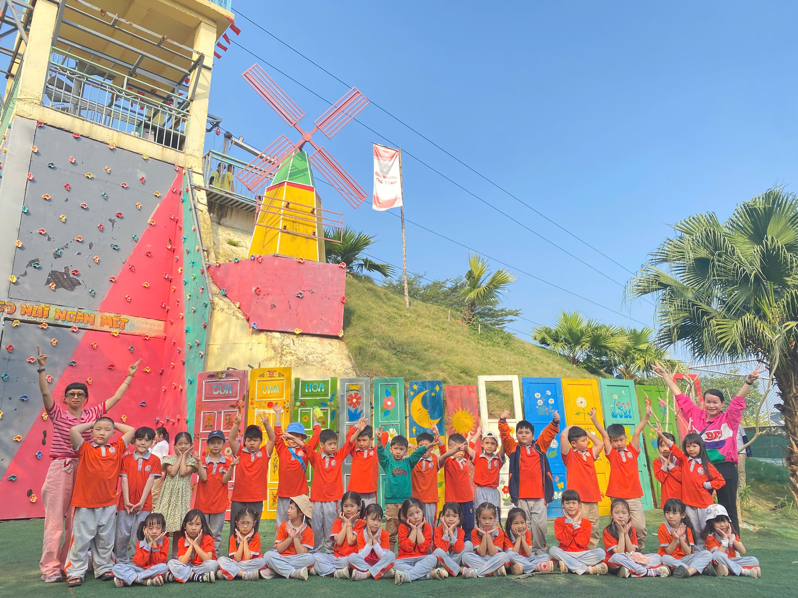 A group of children posing for a photo
AI-generated content may be incorrect.