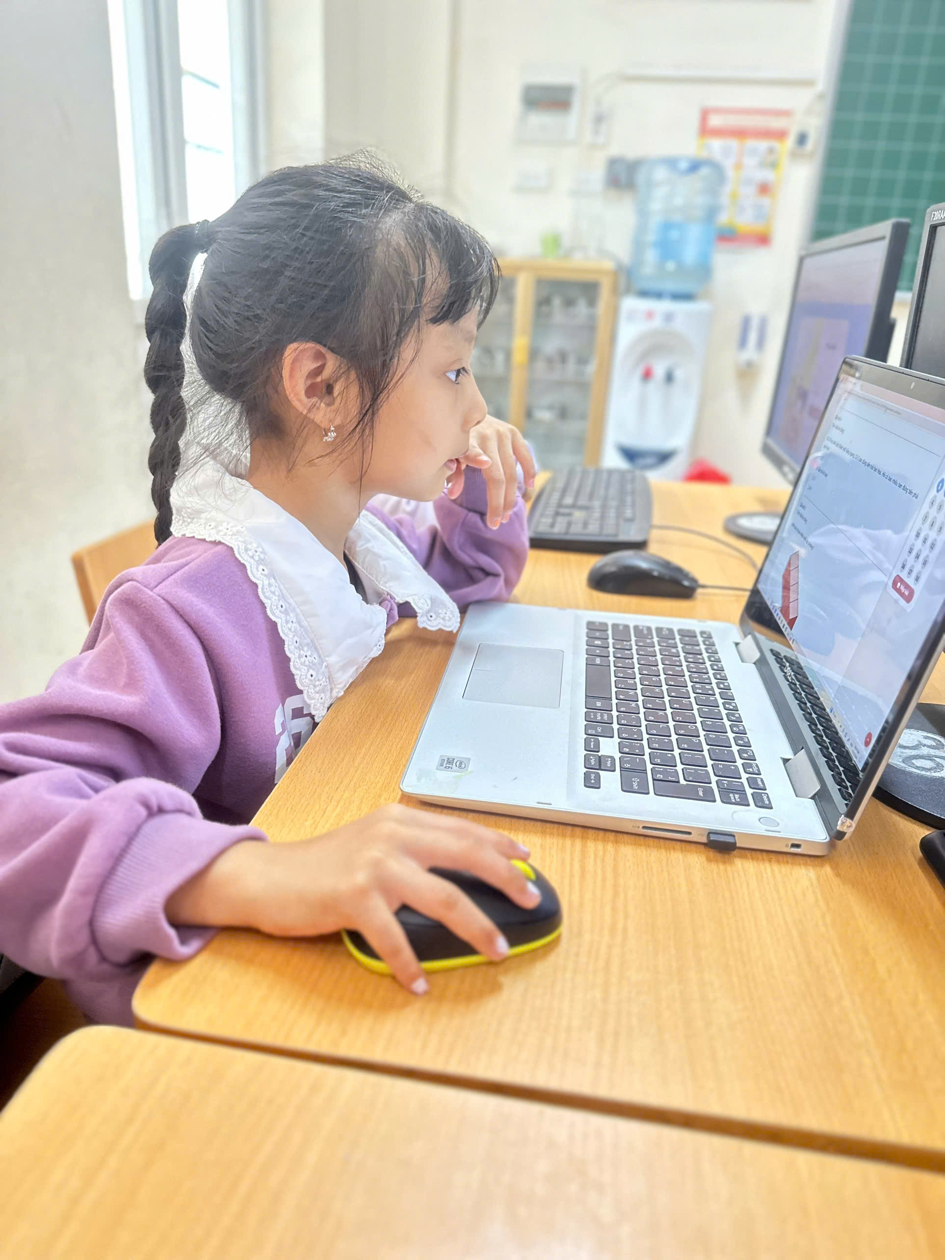 A child sitting at a desk with a computer mouse

AI-generated content may be incorrect.