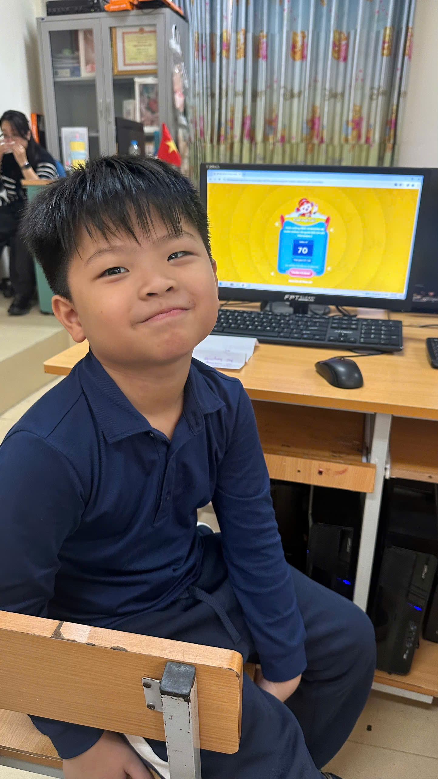 A child sitting in front of a computer

AI-generated content may be incorrect.
