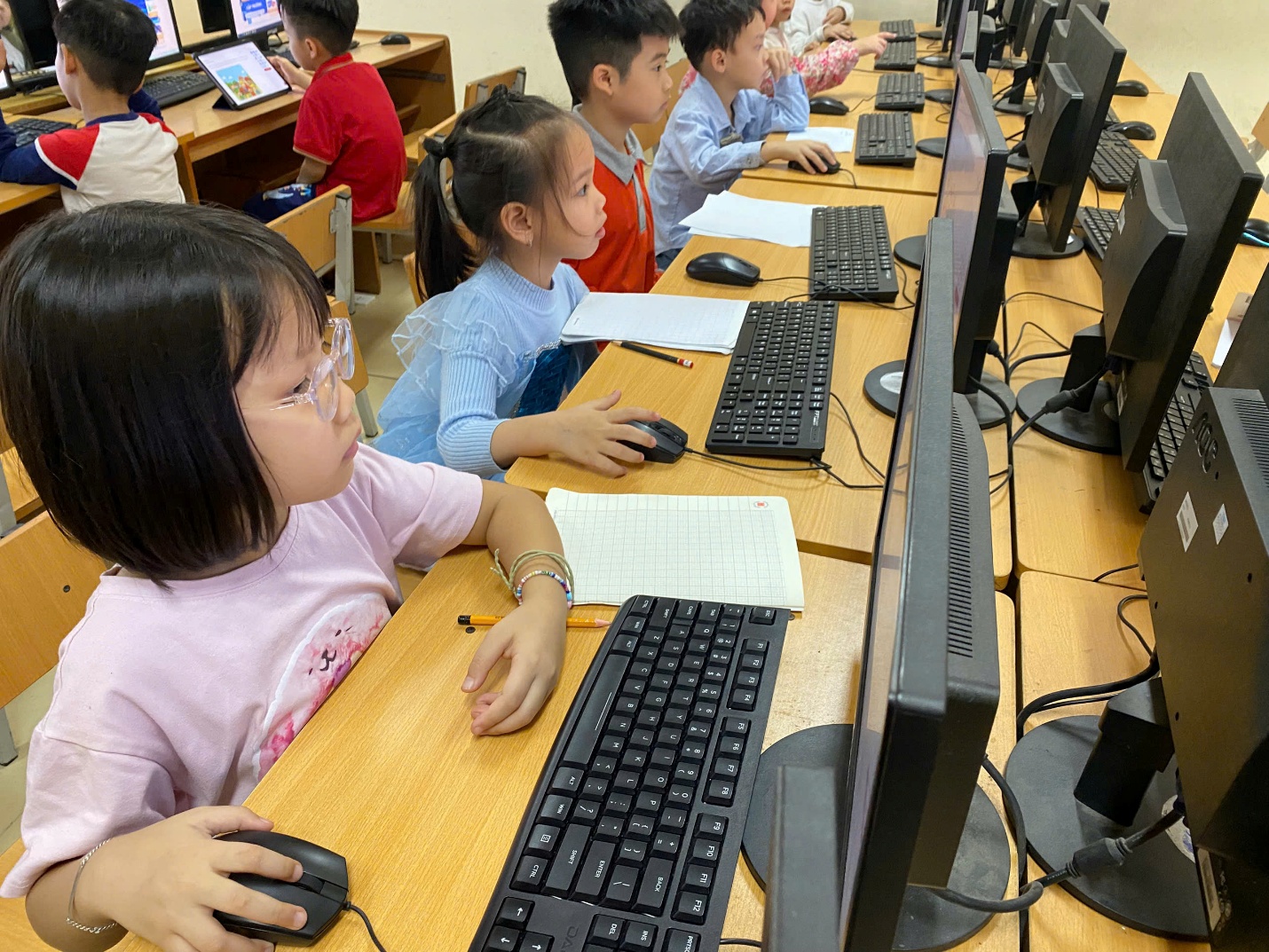 A group of children using computers

AI-generated content may be incorrect.