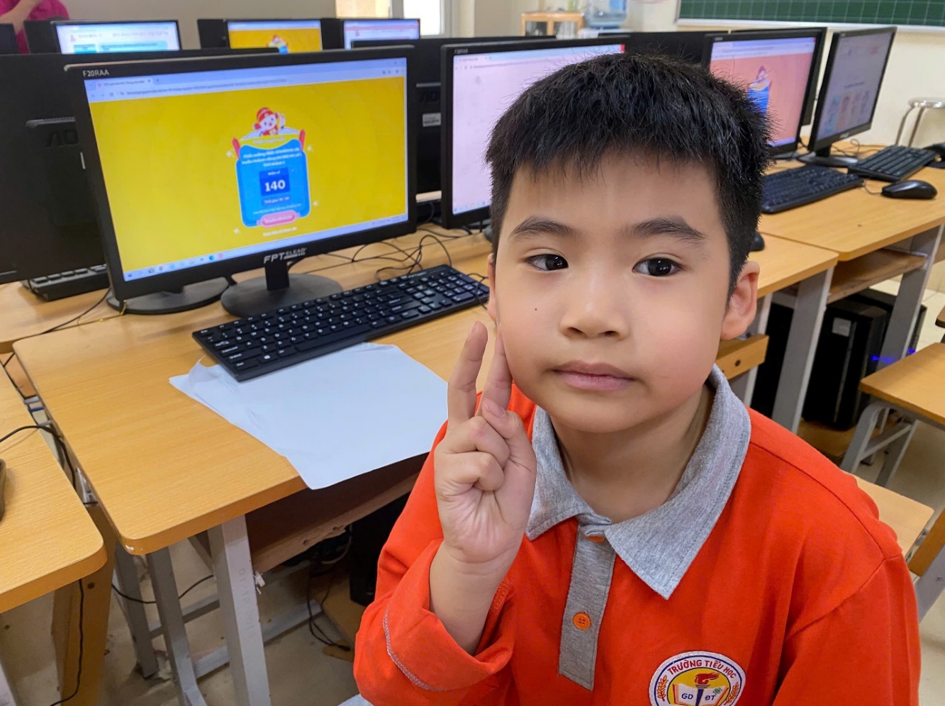 A child in a classroom with computers

AI-generated content may be incorrect.