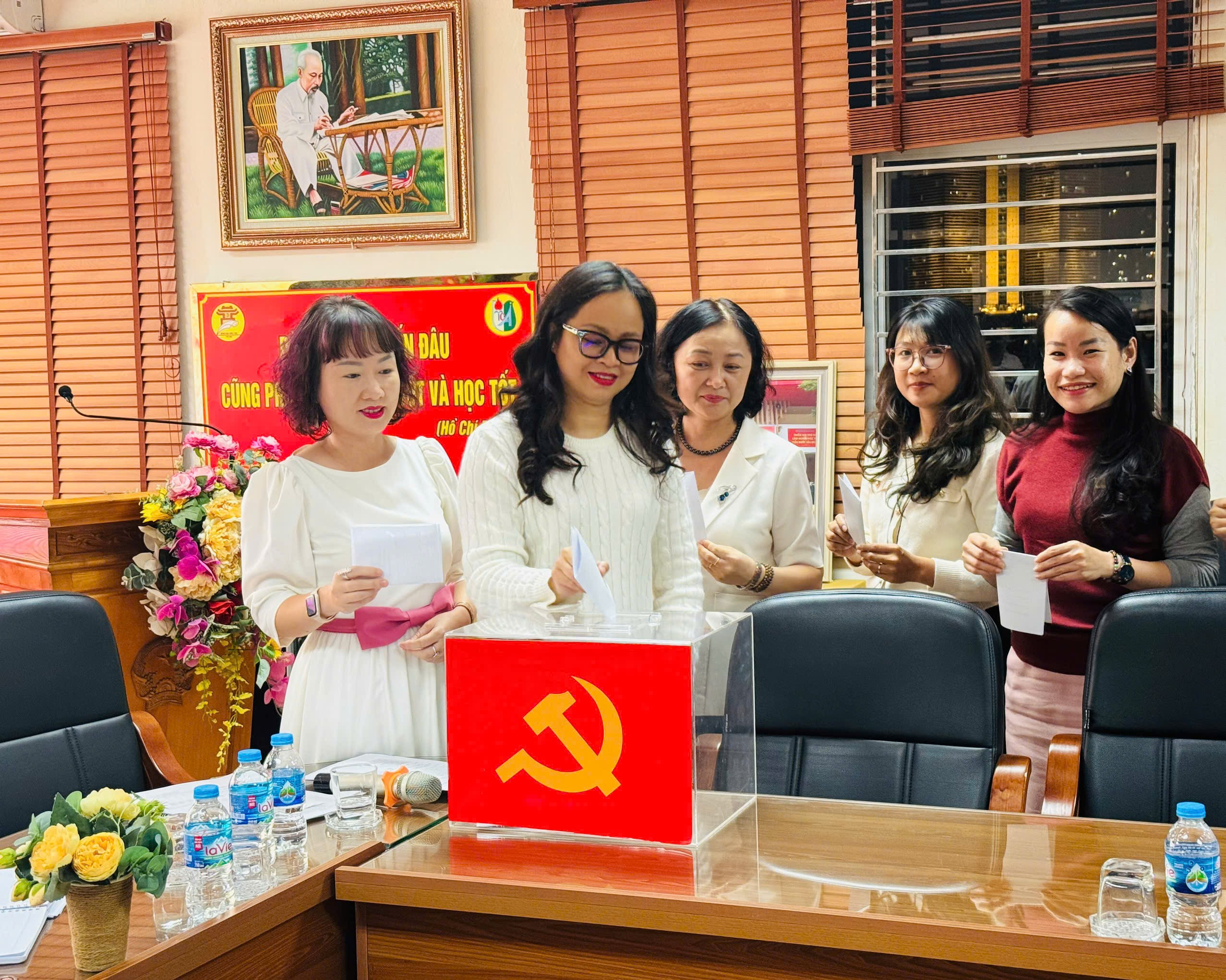A group of women standing next to a desk
AI-generated content may be incorrect.