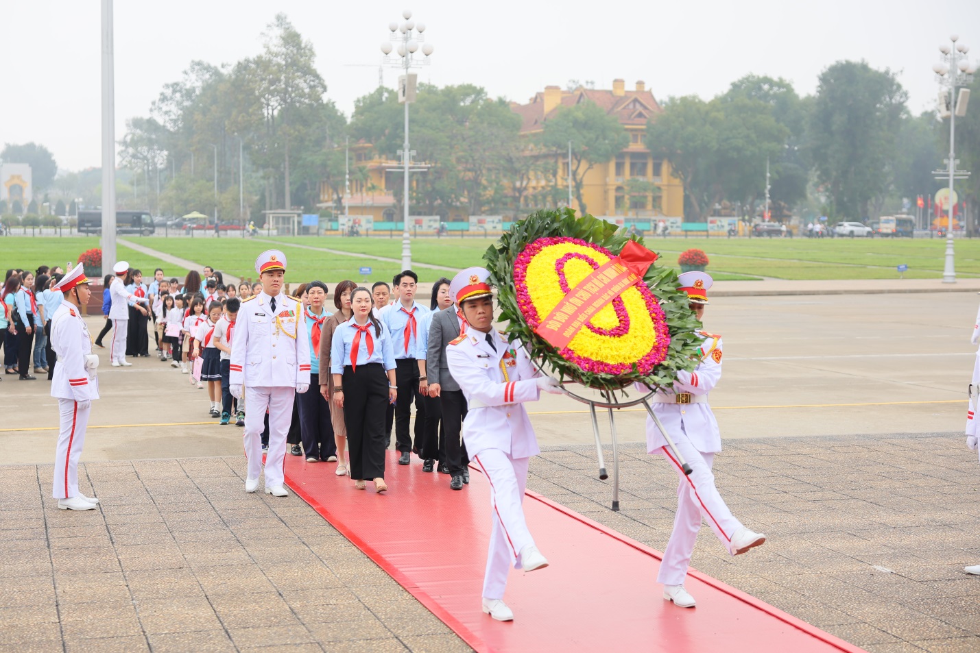 C:\Users\ABCD\Desktop\ĐH Cháu ngoan BH quận BĐ\BINH0005.JPG