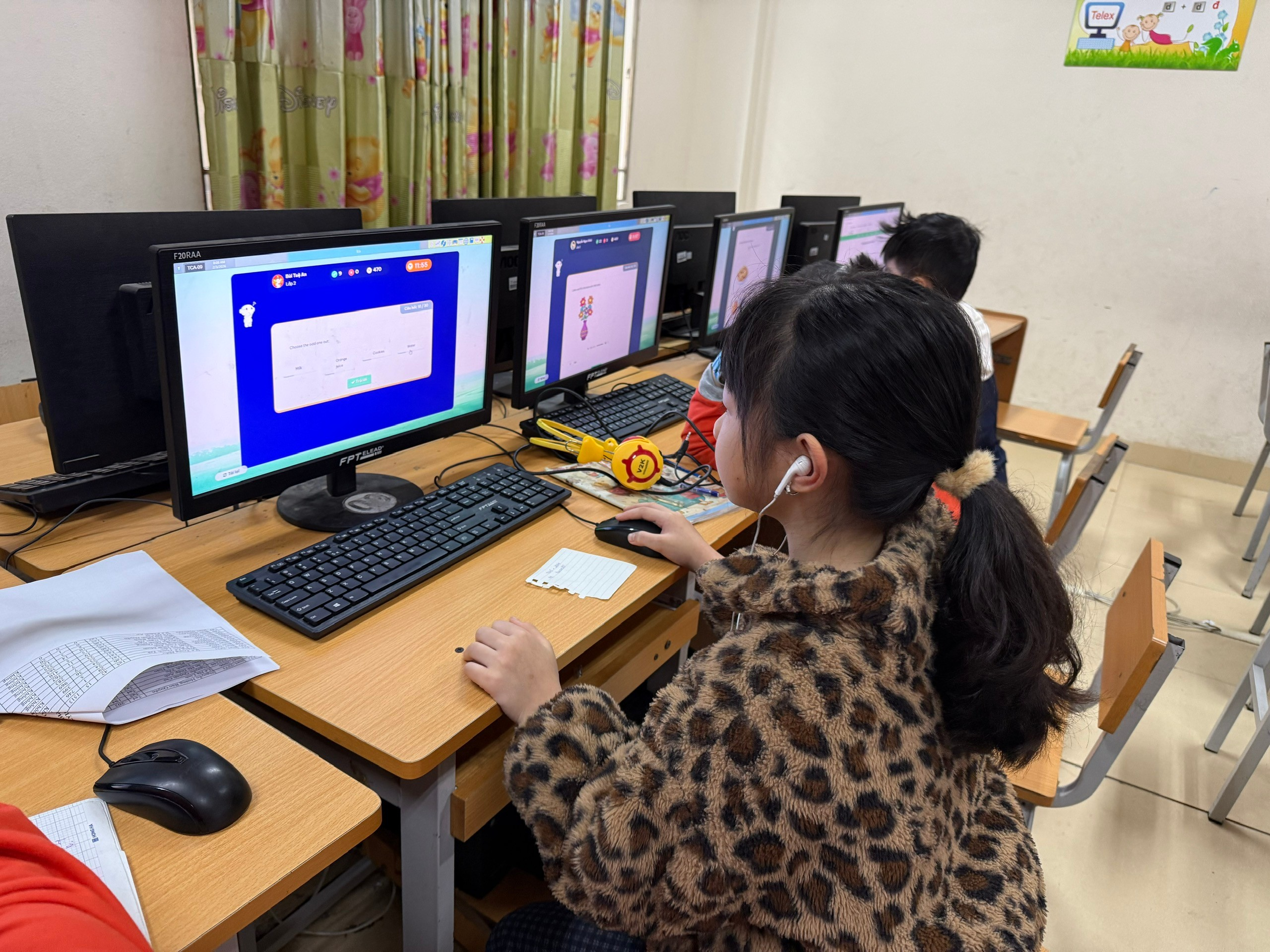 A group of people sitting at a desk with computers

AI-generated content may be incorrect.