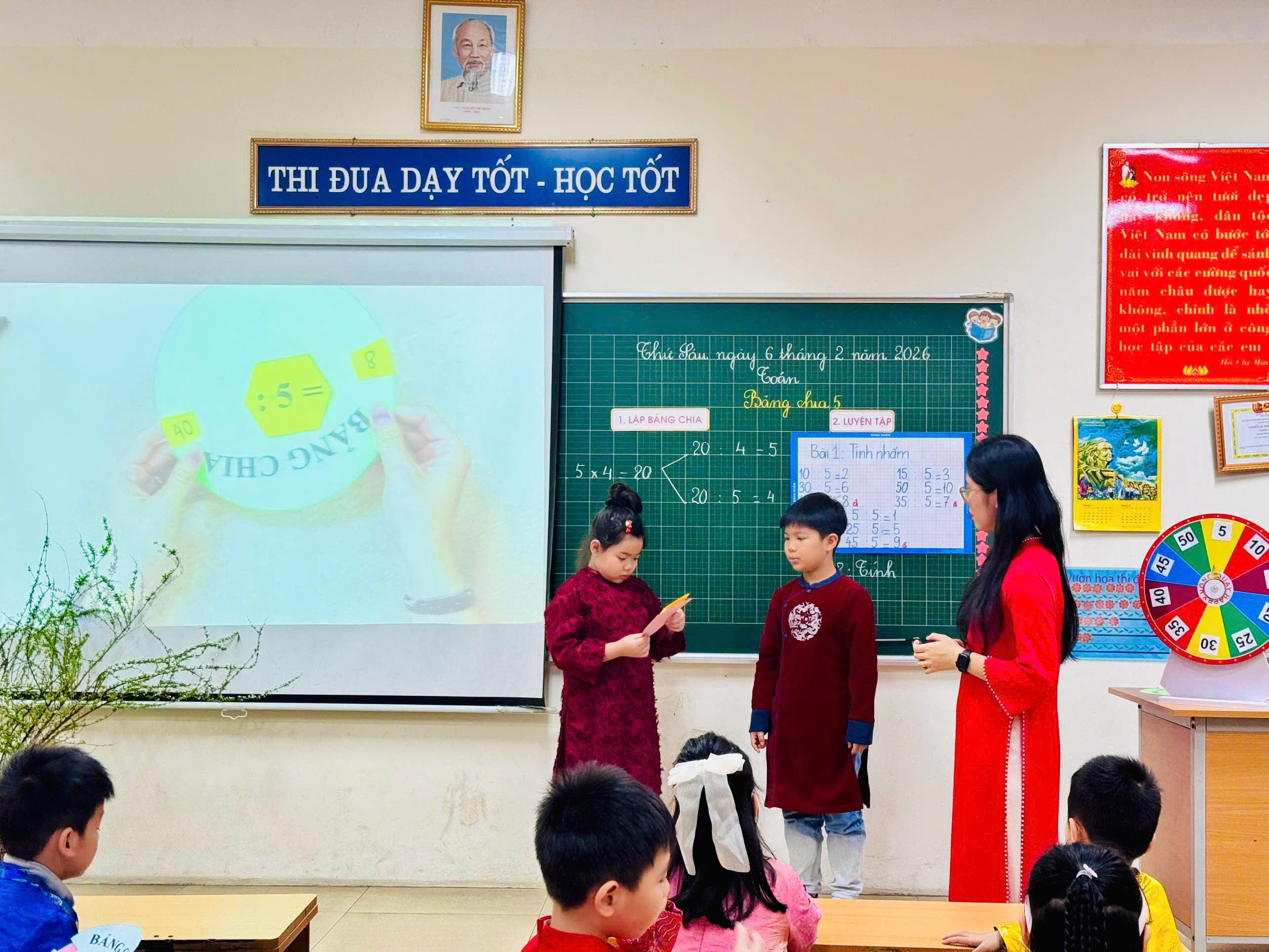 A group of children in a classroom
AI-generated content may be incorrect.