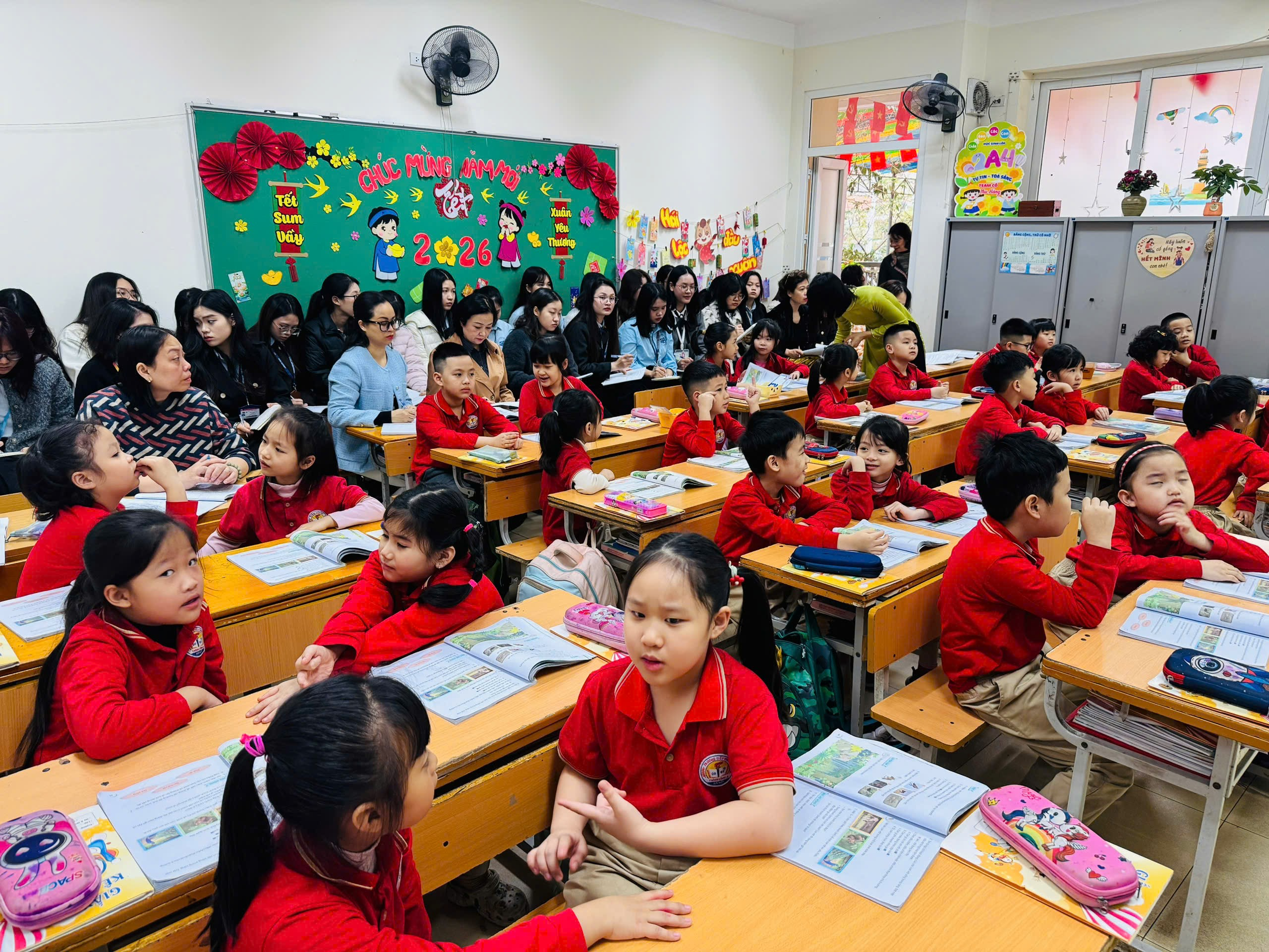 A group of children in a classroom
AI-generated content may be incorrect.