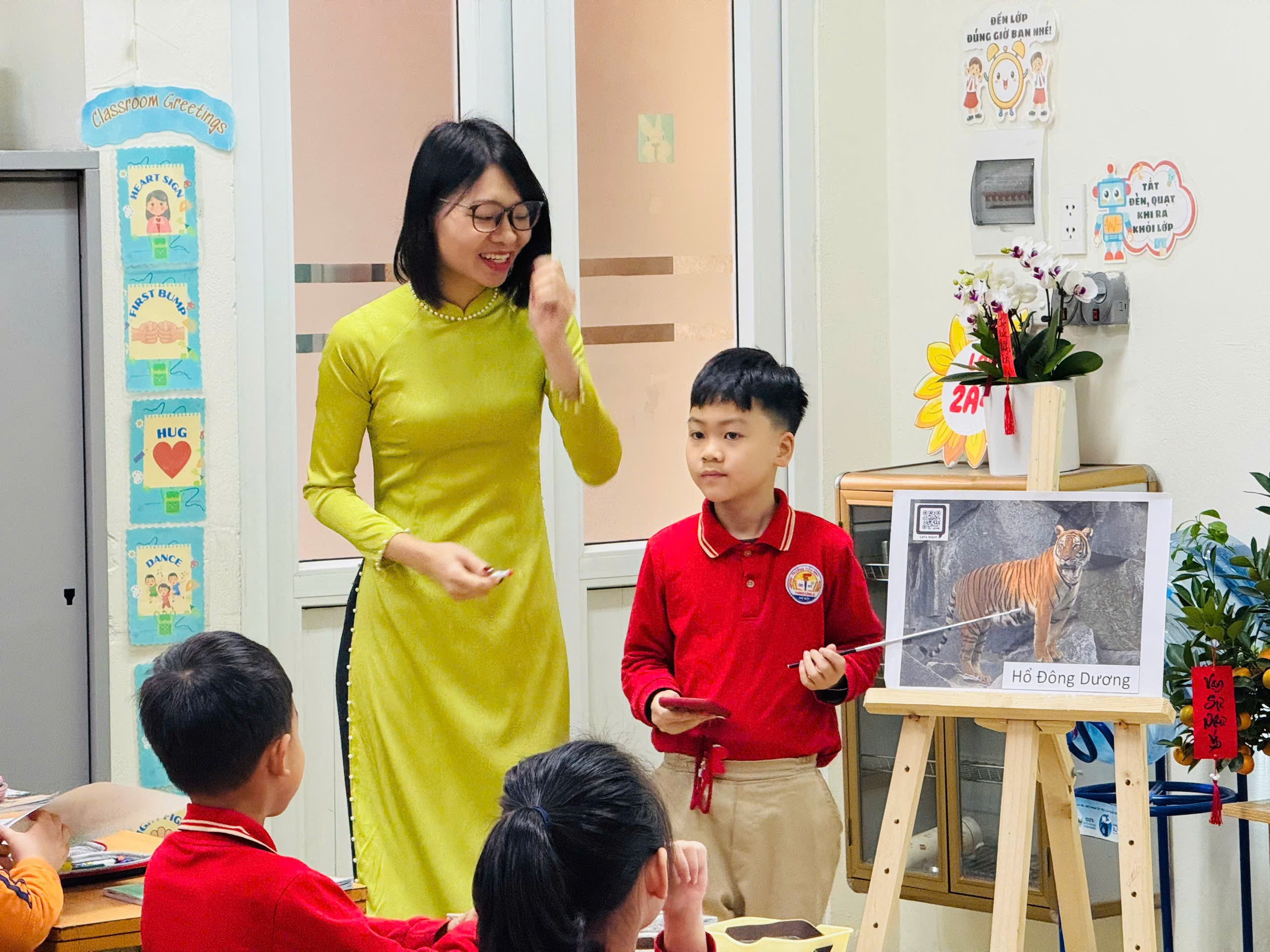 A person in a yellow dress teaching a group of children
AI-generated content may be incorrect.