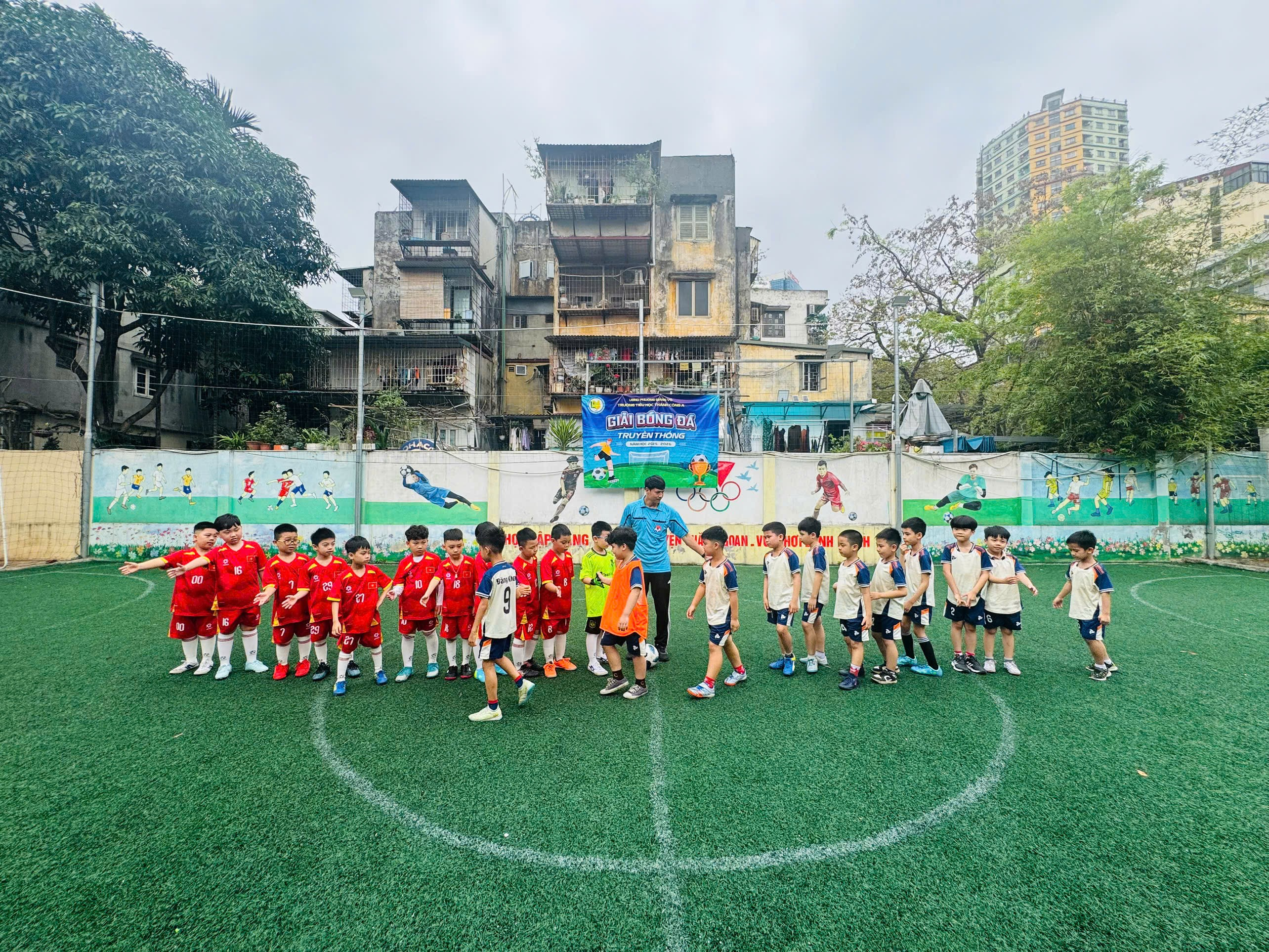 A group of kids on a football field
AI-generated content may be incorrect.