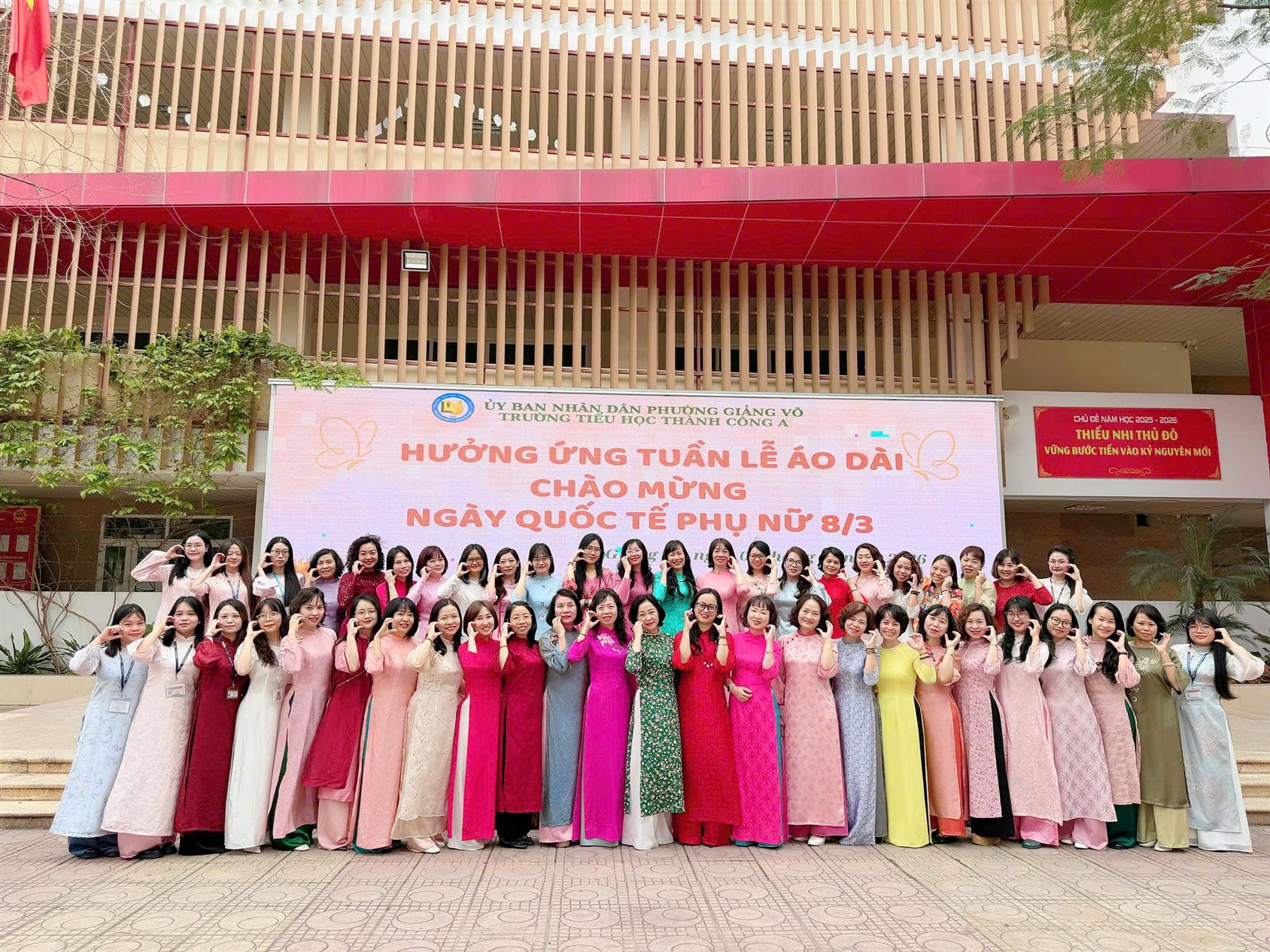 Rộn ràng Tuần lễ Áo dài – Sắc xuân rạng rỡ chào mừng 8/3