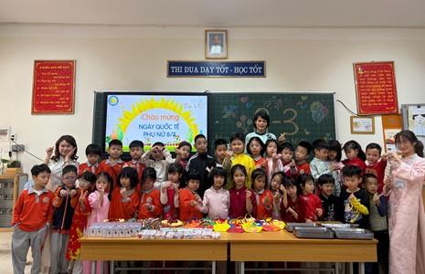 Những món quà nhỏ và lời yêu thương lớn từ Ỉn ngoan A3 trường Tiểu học Thành Công A dành tặng mẹ nhân ngày Quốc tế Phụ nữ 8/3
