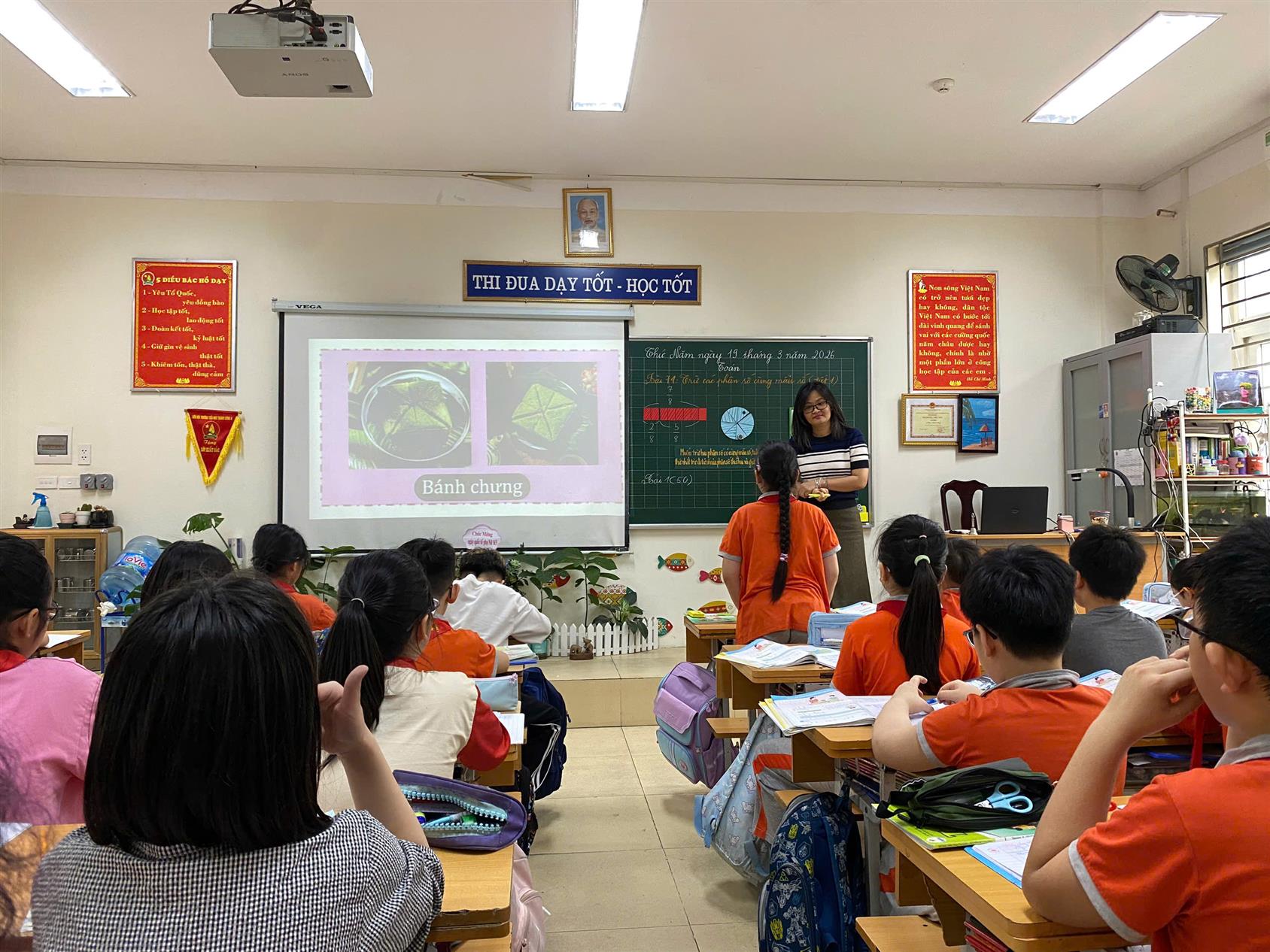 Lớp 4A2 “cháy” hết mình trong tiết Toán đầy sáng tạo