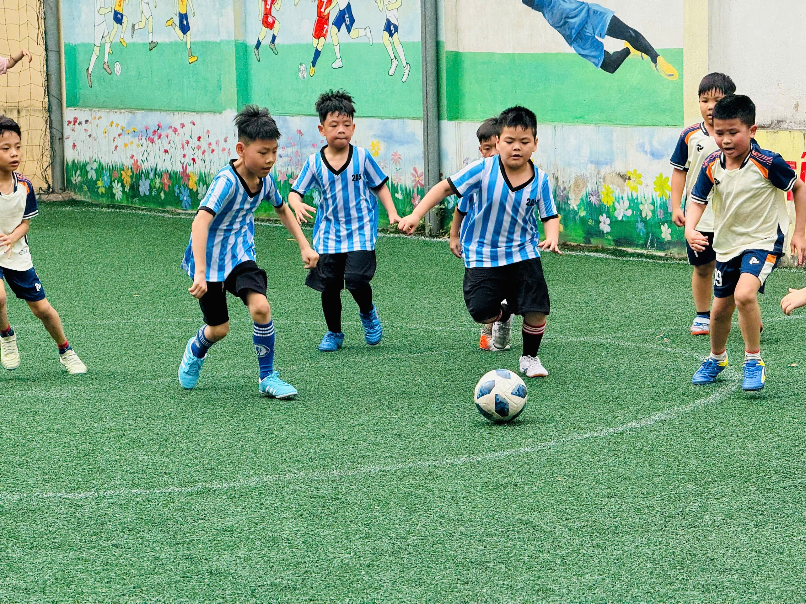 A group of young boys playing football

AI-generated content may be incorrect.