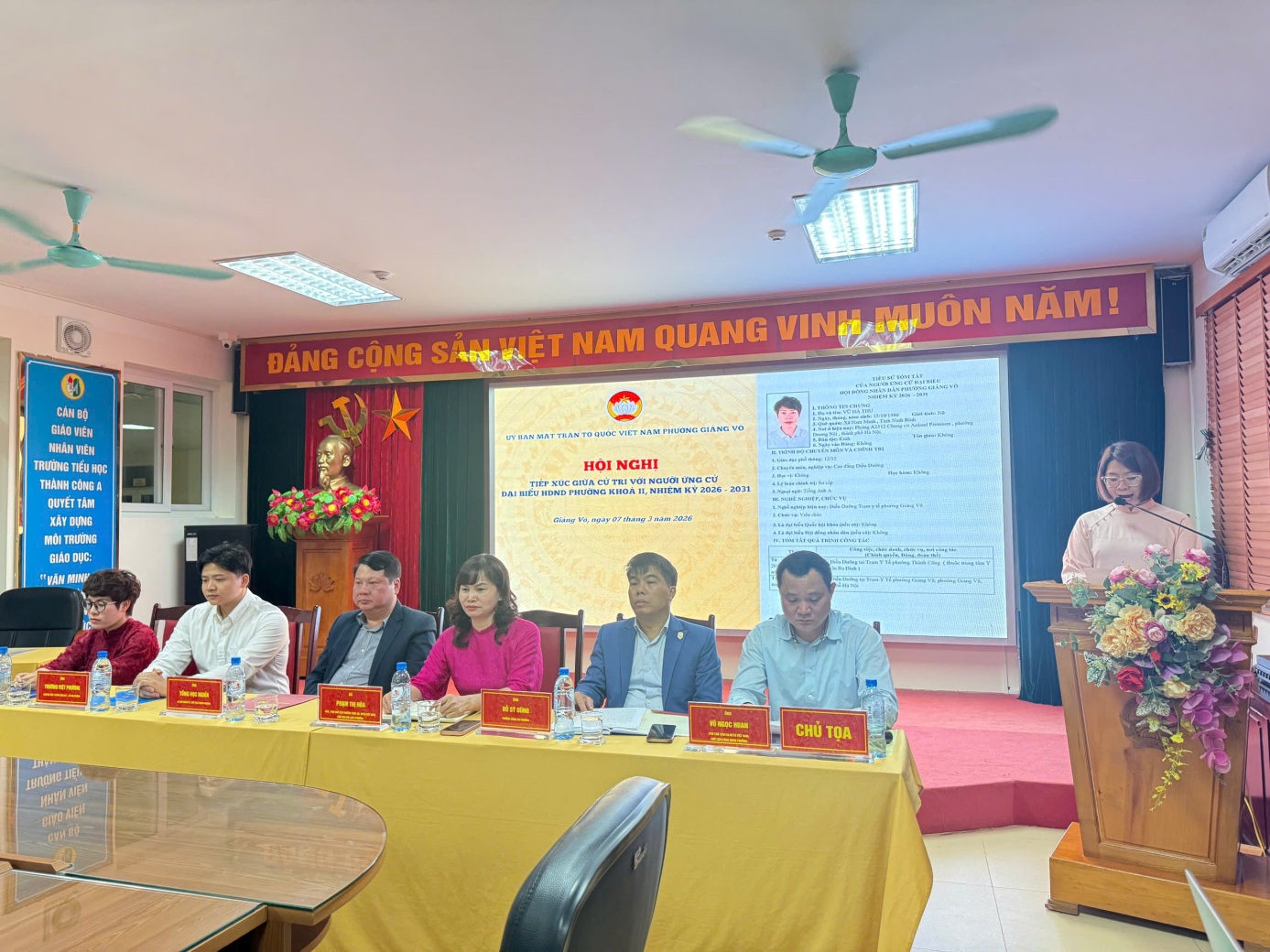 C:\Users\ABCD\Desktop\VĂN NGHỆ 8-3\z7598165661605_e515de60d9f574baadda27e1c8e2c8f1.jpg