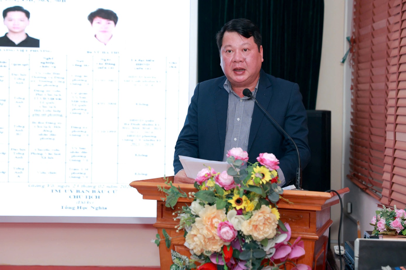 C:\Users\ABCD\Desktop\VĂN NGHỆ 8-3\z7598165680120_5ab6aa1a8180b8f09c01f2ee05e11f86.jpg