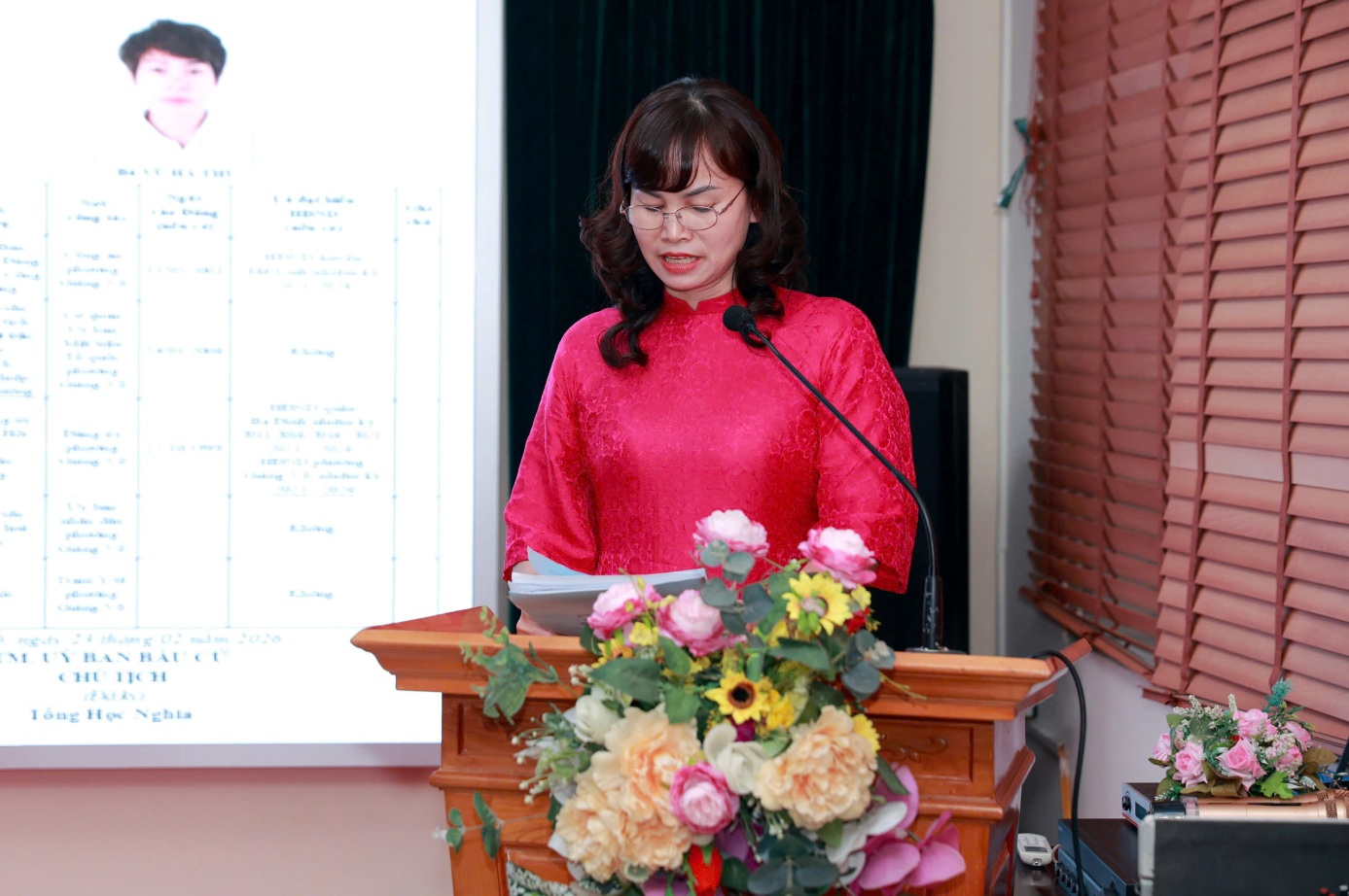 C:\Users\ABCD\Desktop\VĂN NGHỆ 8-3\z7598165714940_ddd53b725b7e627b9ba928a0fe09b624.jpg