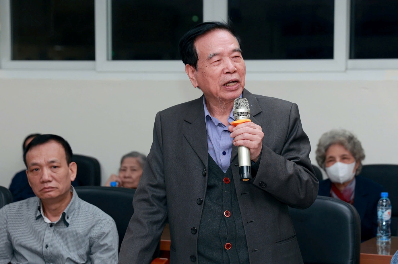 C:\Users\ABCD\Desktop\VĂN NGHỆ 8-3\z7598165755888_9159e741b4b4b0ea63c5da214377df50.jpg