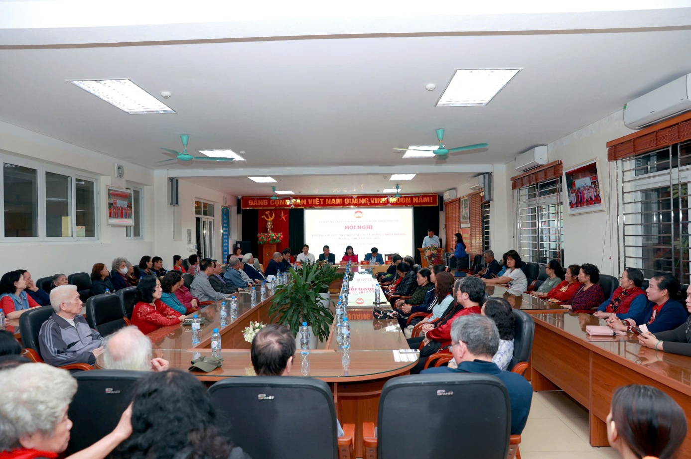 C:\Users\ABCD\Desktop\VĂN NGHỆ 8-3\z7598165766342_64085bc551738238dad327933ef42fe4.jpg