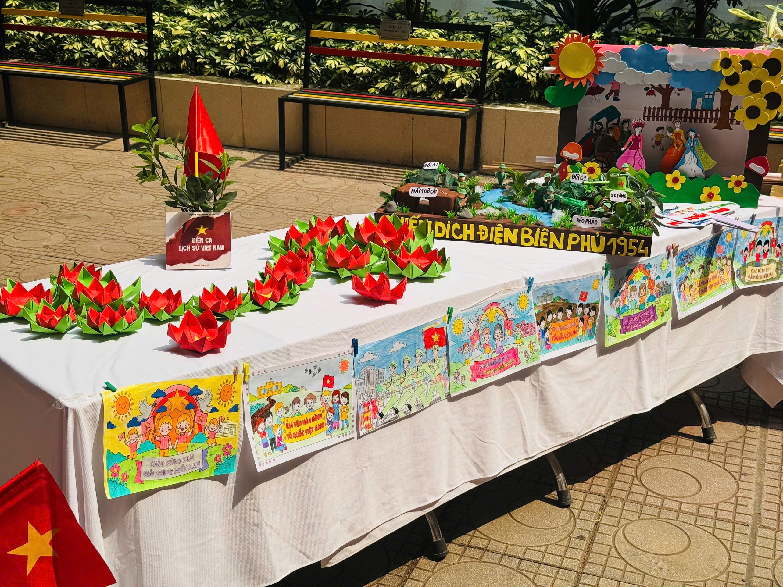 A table with paper flowers and artwork on it

AI-generated content may be incorrect.