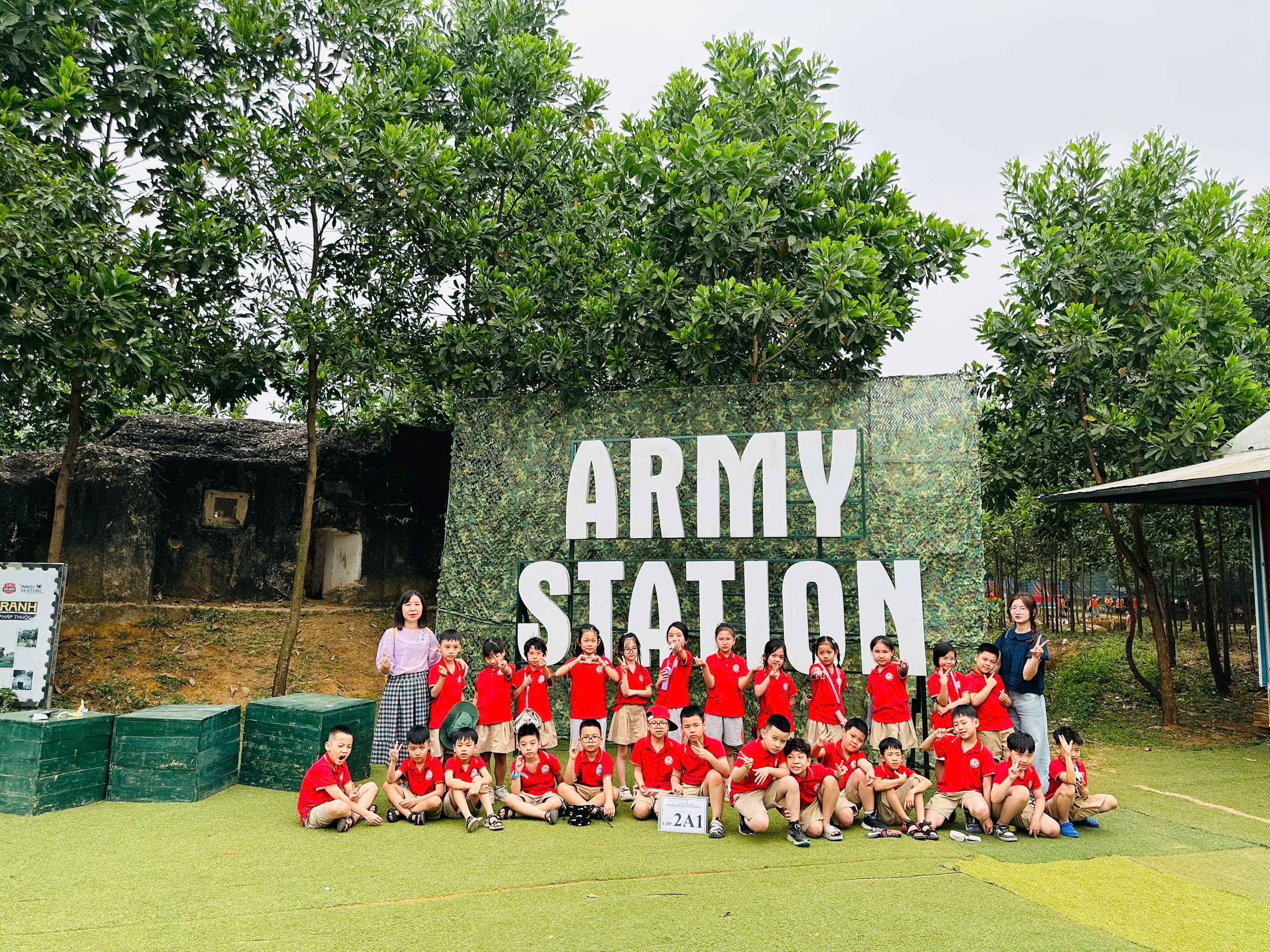 A group of kids posing for a photo

AI-generated content may be incorrect.