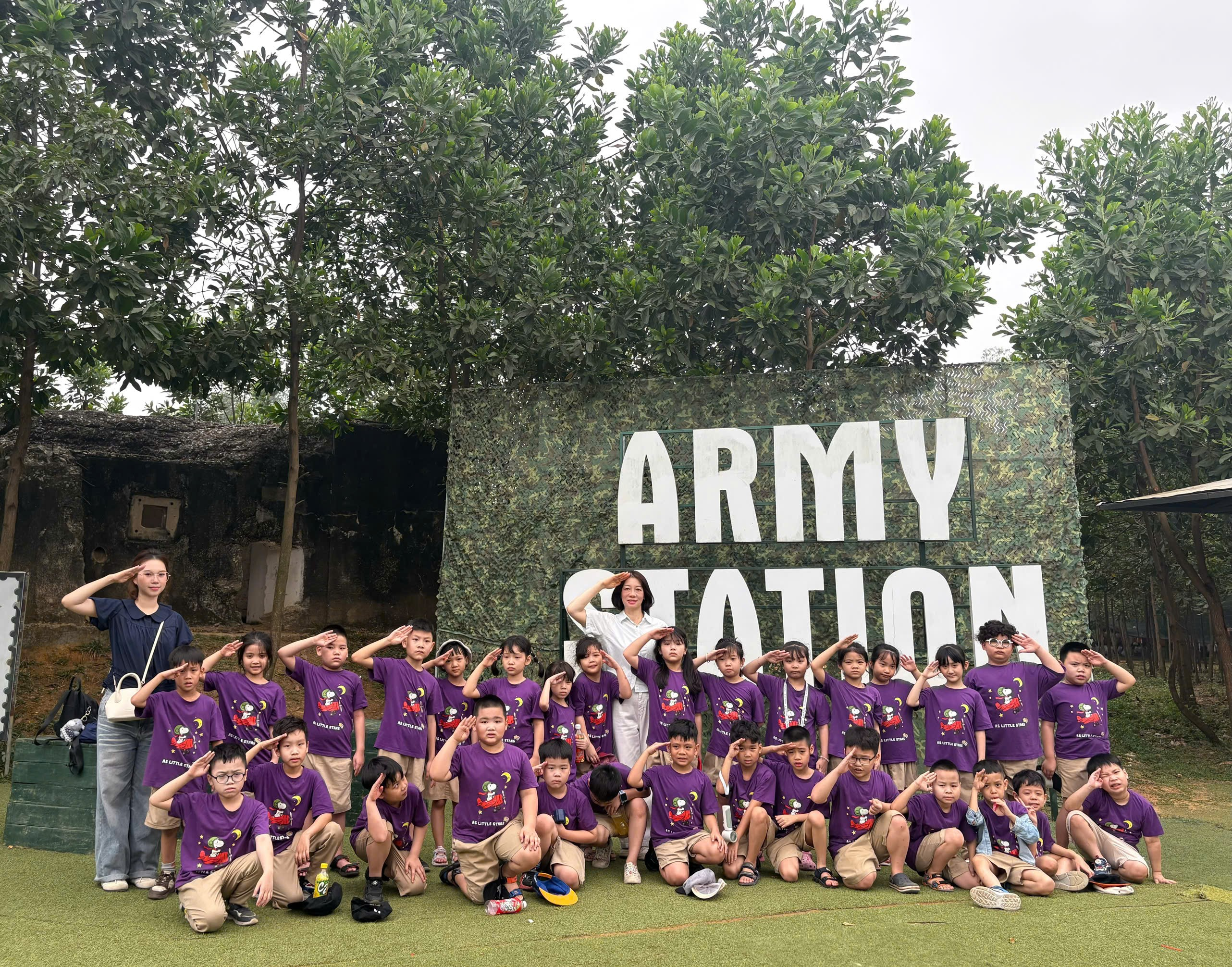 A group of people posing for a photo

AI-generated content may be incorrect.