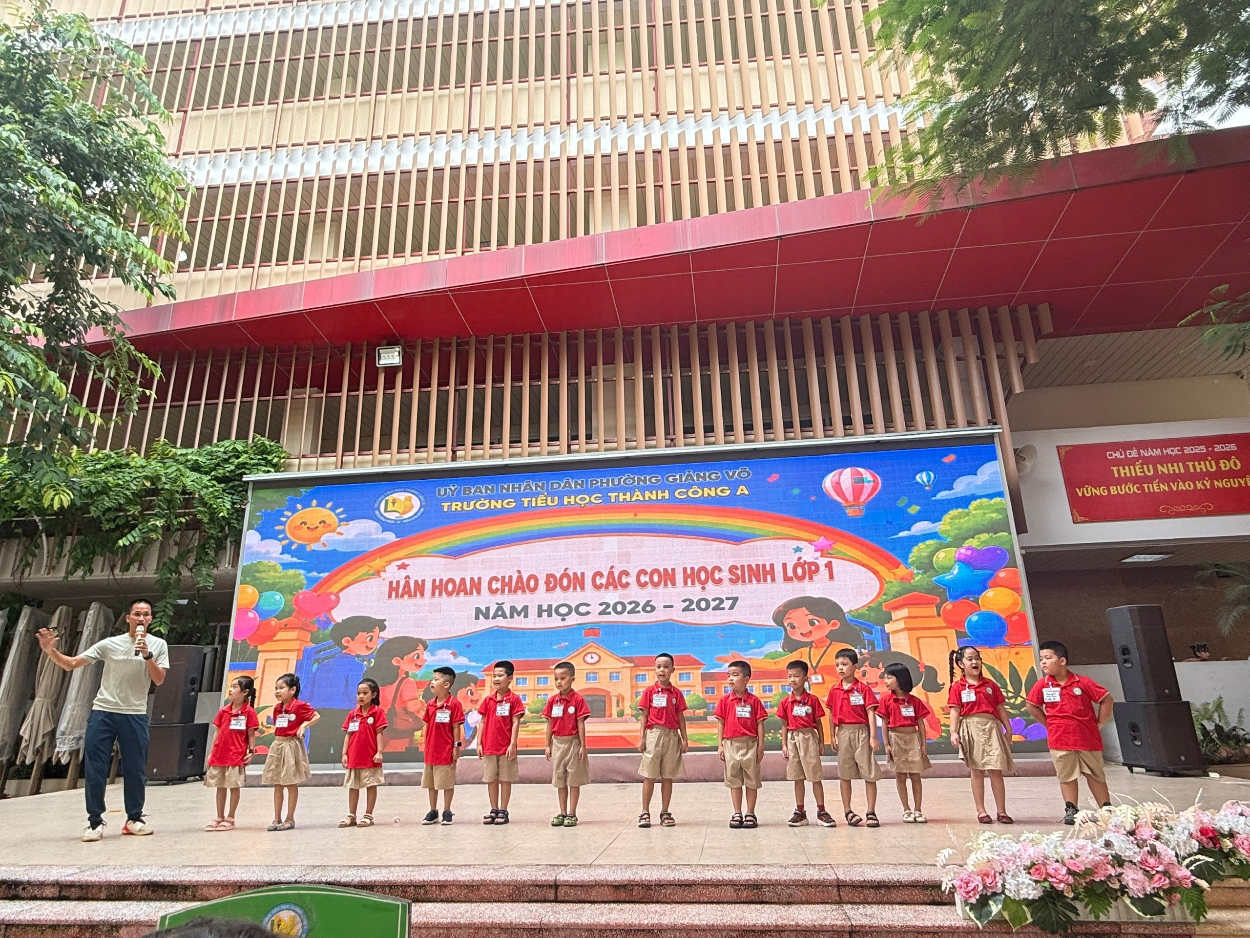 A group of children in uniform
AI-generated content may be incorrect.