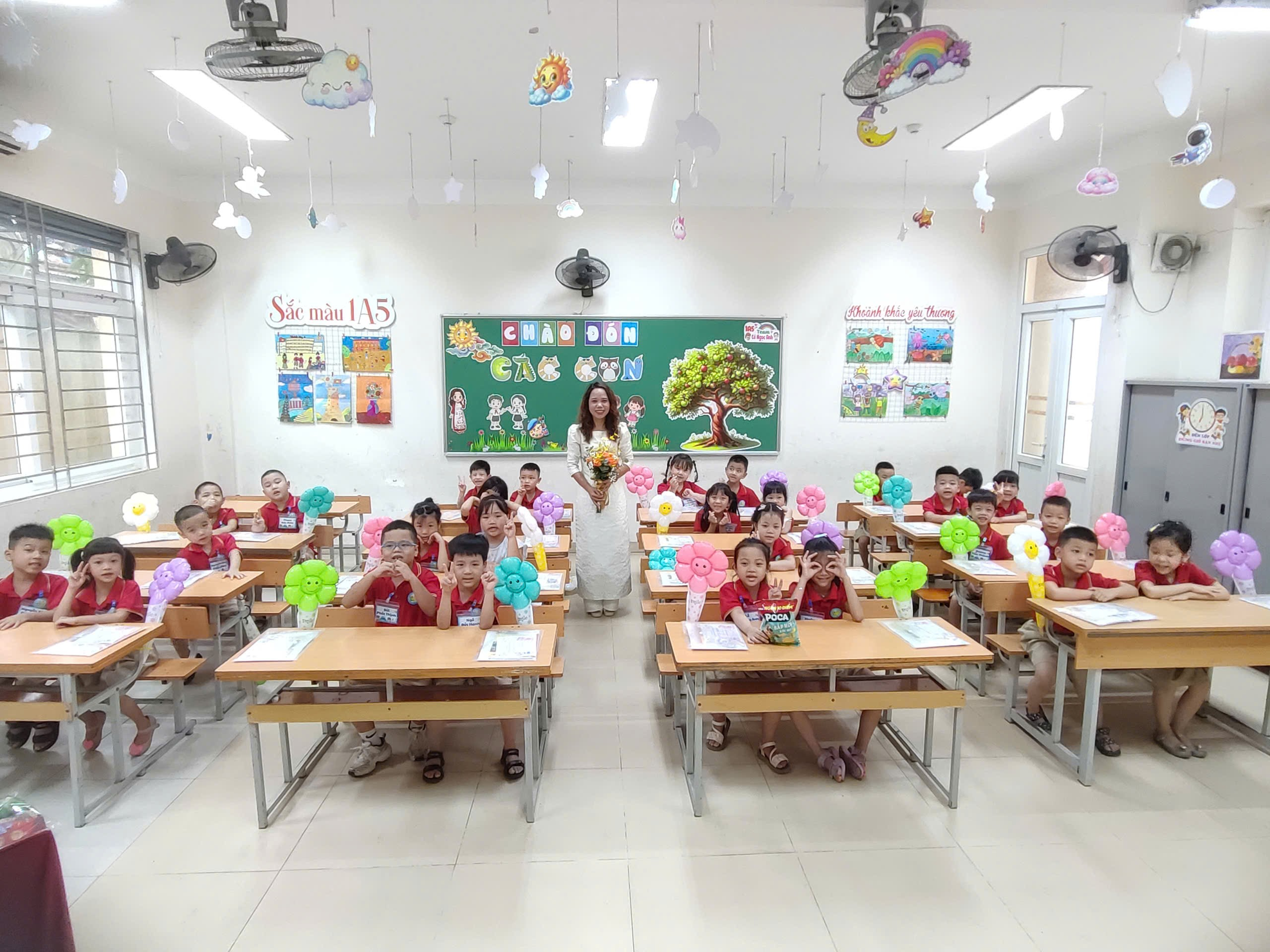 A group of children in a classroom
AI-generated content may be incorrect.